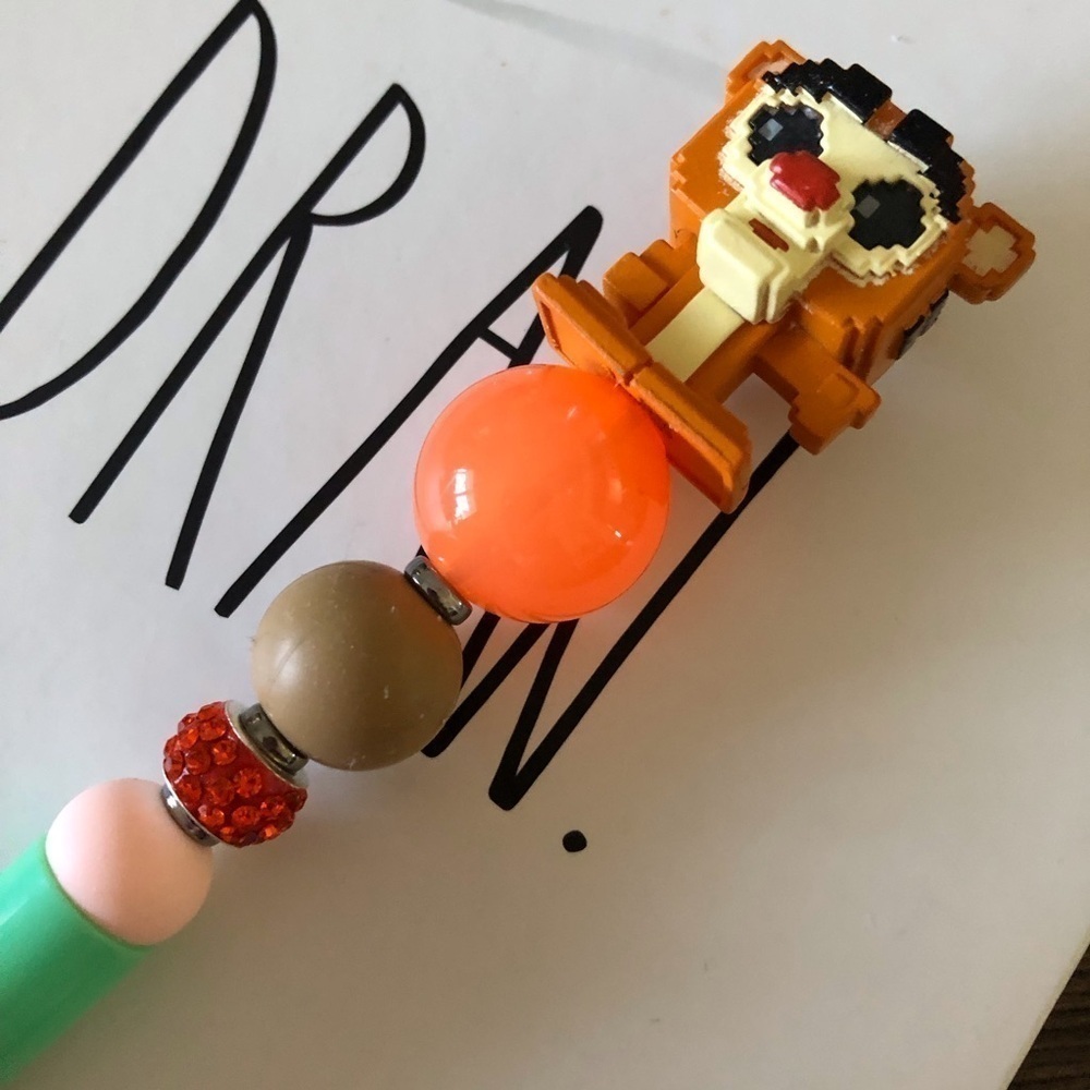 Disney Doorables: Winnie the Pooh: Pixel Tigger handmade beaded pen